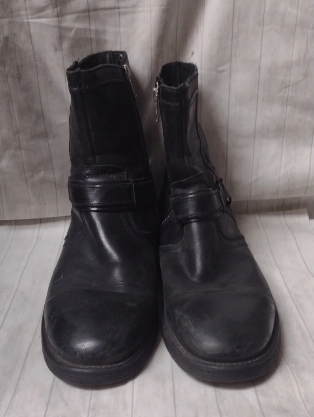 GBX Men's Black Leather Zip-Up Ankle Boots (J1149)